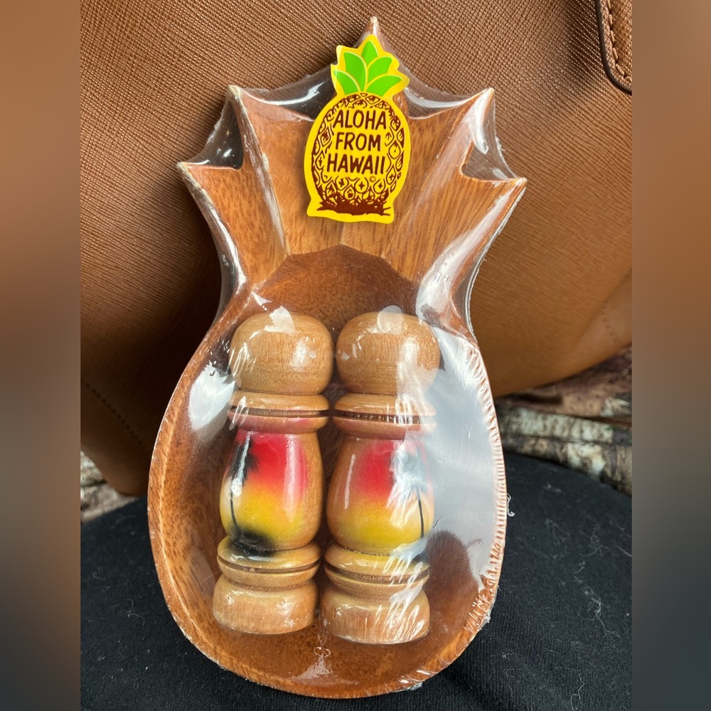 Hawaiian souvenir Salt and Pepper shakers